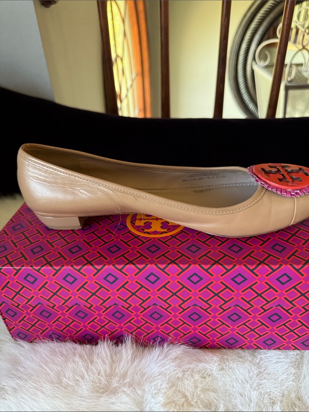 Women's Beige Leather Ballet Flats with Red-Pink Emblem - Picture 4 of 15